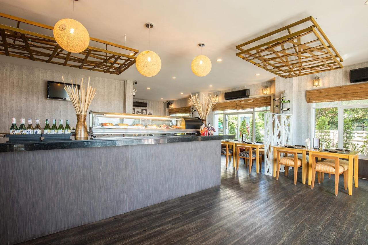 D Varee Jomtien Beach, Pattaya Екстер'єр фото Interior of a restaurant