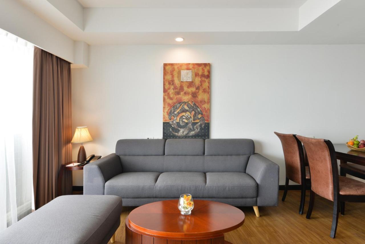 D Varee Jomtien Beach, Pattaya Екстер'єр фото A living room in a serviced apartment in Kuala Lumpur, Malaysia