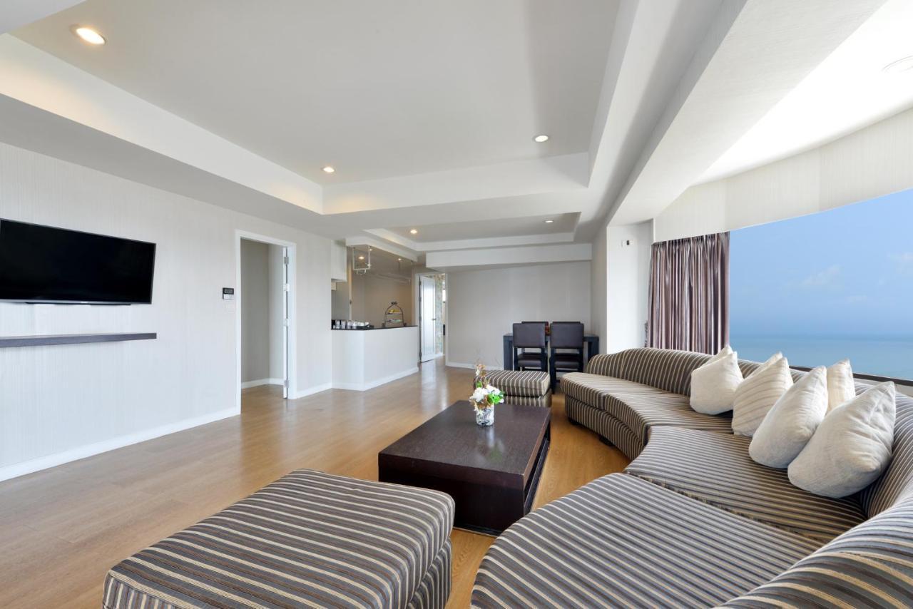 D Varee Jomtien Beach, Pattaya Екстер'єр фото A living room in a penthouse apartment