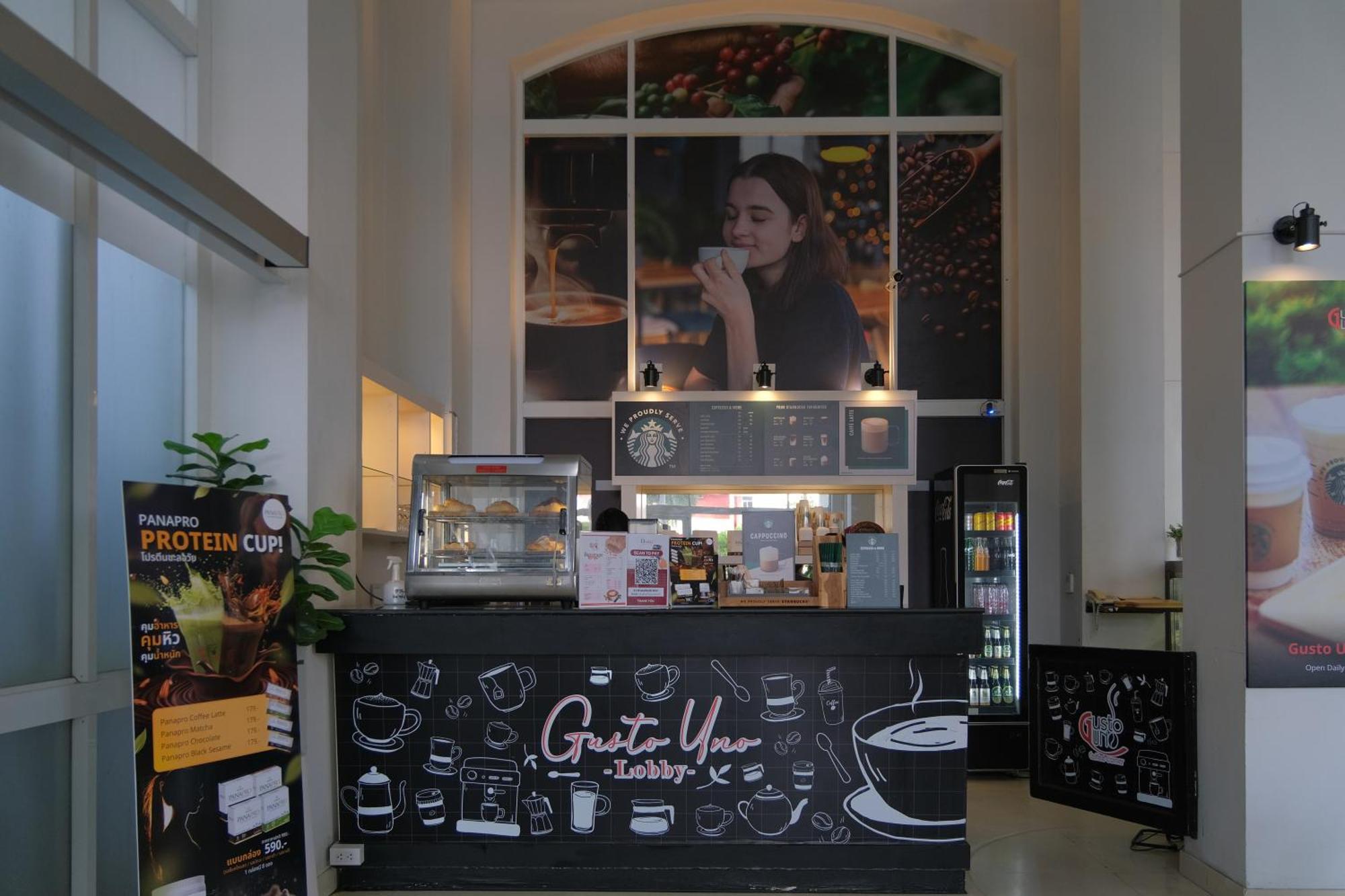 D Varee Jomtien Beach, Pattaya Екстер'єр фото A coffee shop in the airport